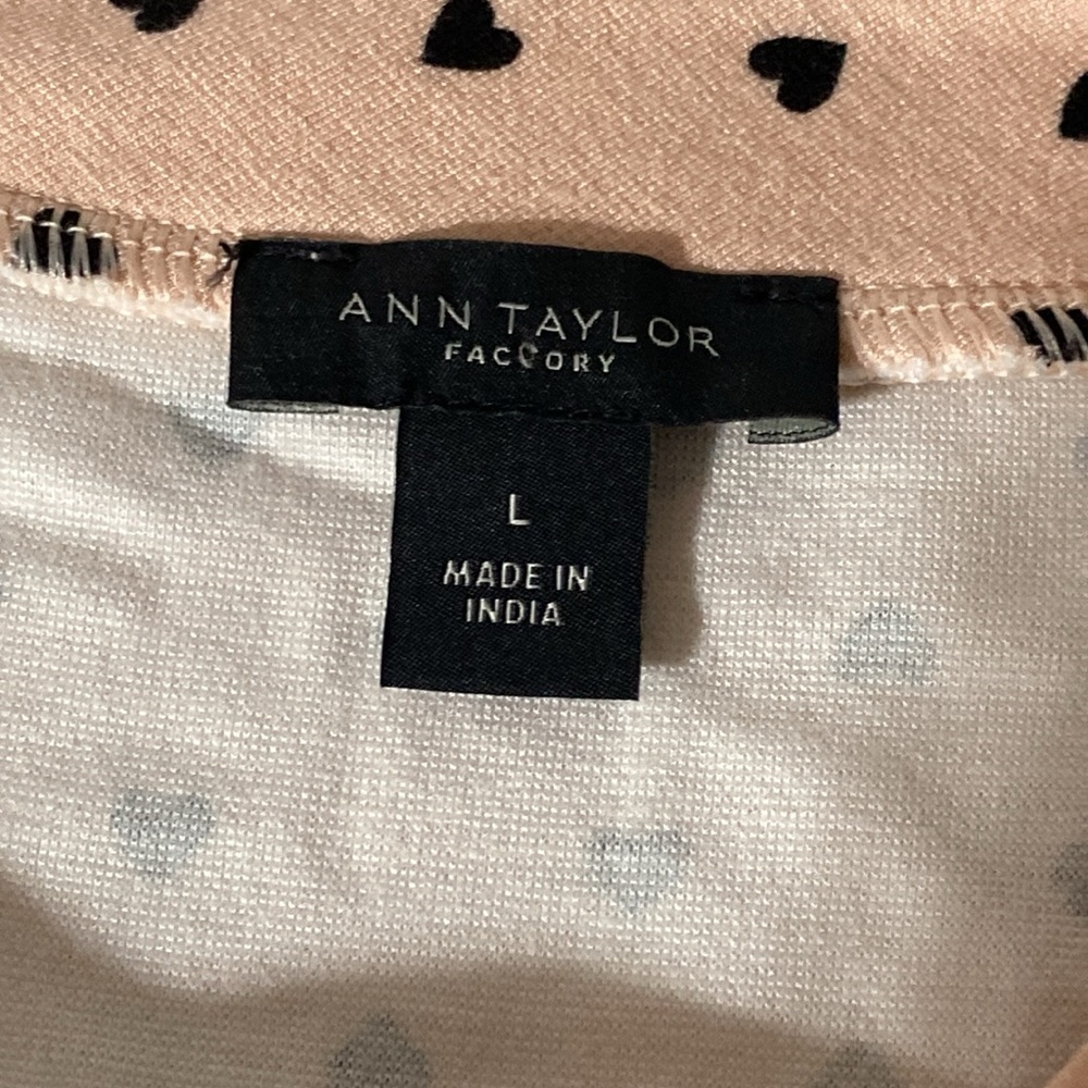Ann Taylor Knit Top with Black Heart Pattern Size Large - Picture 6 of 7